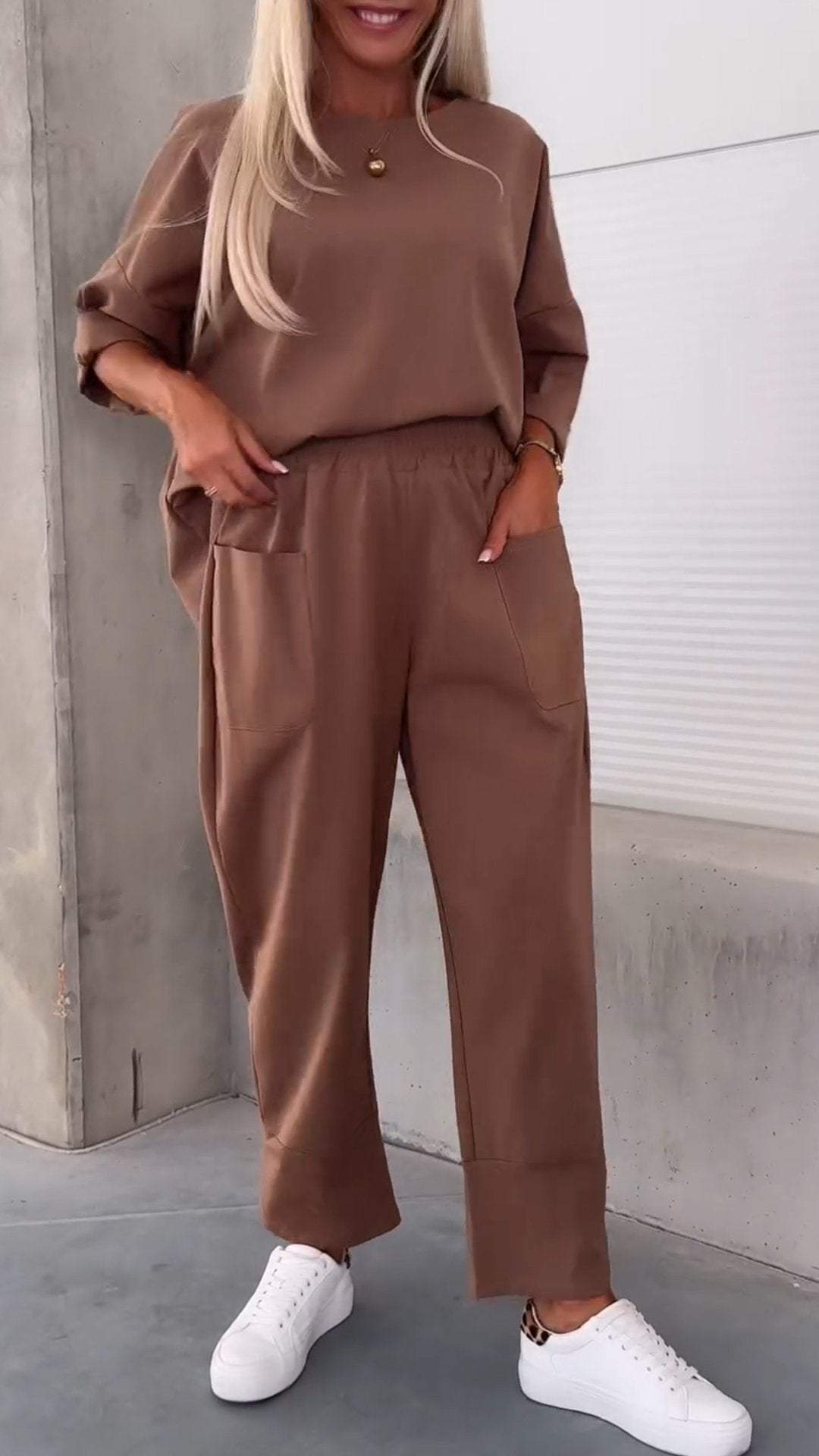 Two-piece Solid Color Round Neck Cropped Pants Set