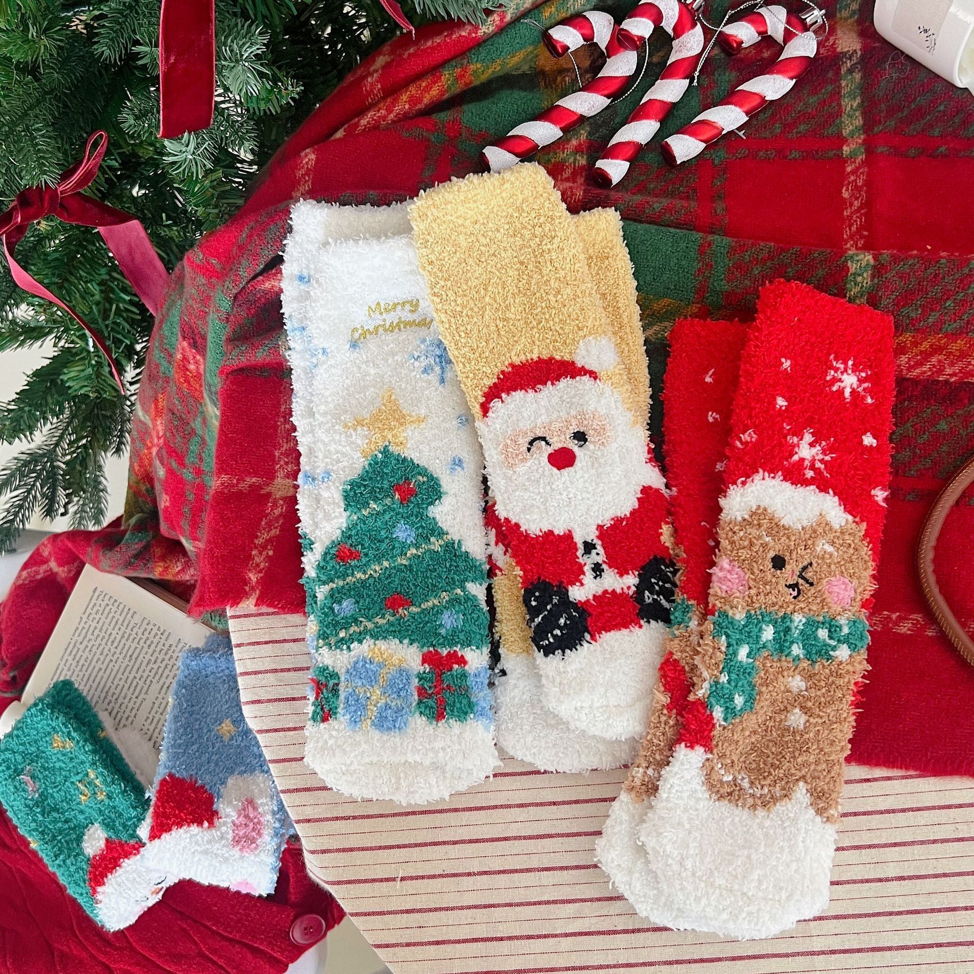 Christmas Lint-free Cute Coral Fleece Thermal Middle Tube Women's Socks